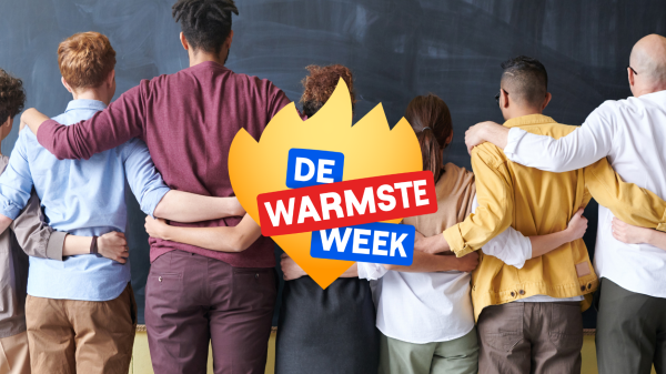 Foto mensen met logo De Warmste Week 