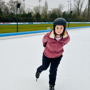 Katell Maguet skating