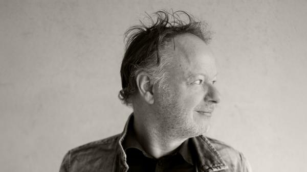 Sven Bullaert met kunstwerkje